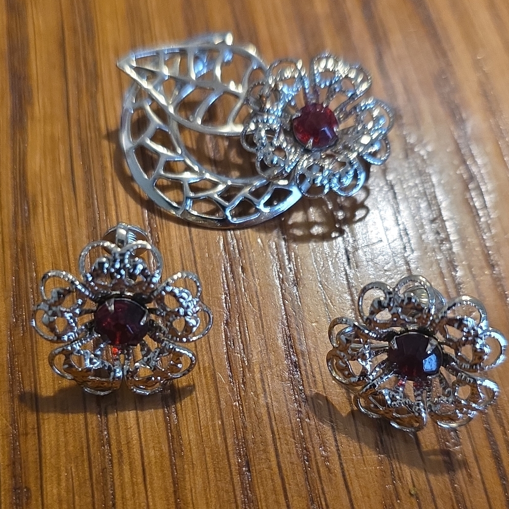 Vintage Floral Jewelry Set Silver Tone Brooch & Red Glass Clip-On Earrings